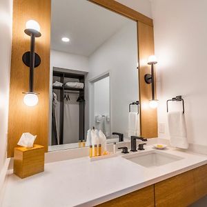 Deluxe Double Queen Room